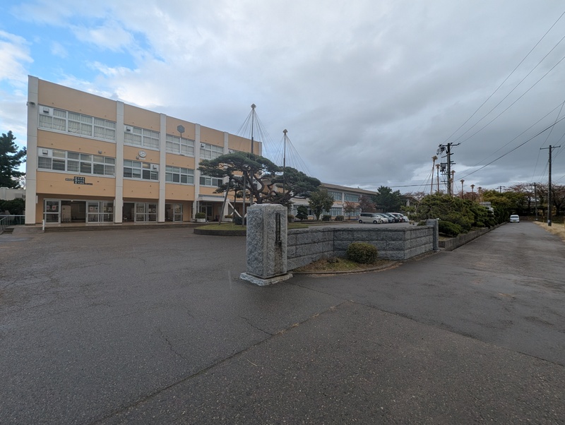 小学校　新潟市立巻北小学校（小学校）まで2000m