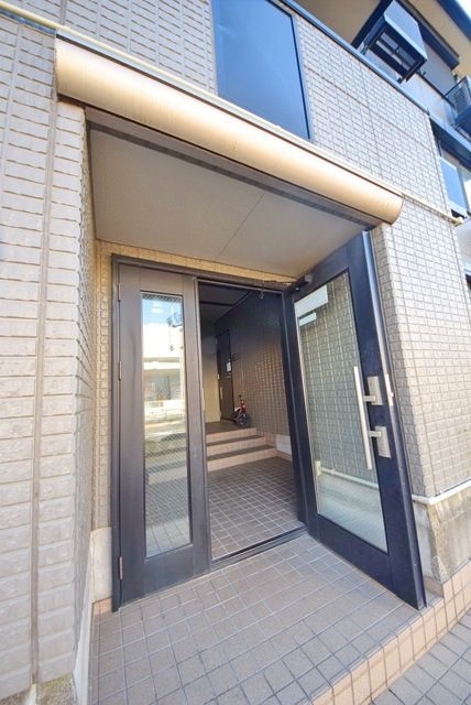 エントランス　タウンハウジング府中店まで