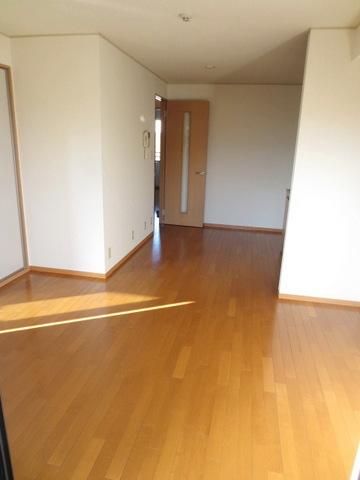 居室・リビング　★明るいリビングです。★