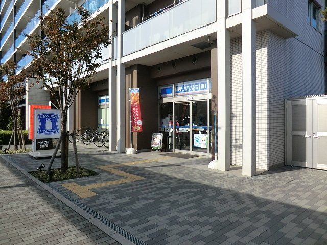 コンビニ　ローソン 吉川美南駅前店（コンビニ）まで744m