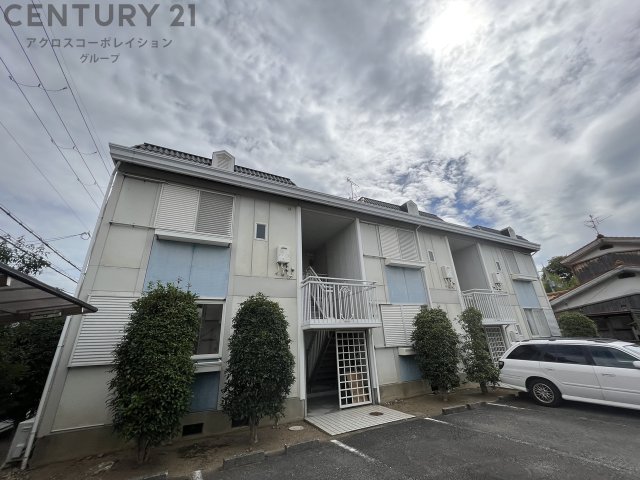 建物外観　敷地内に駐車場があります♪