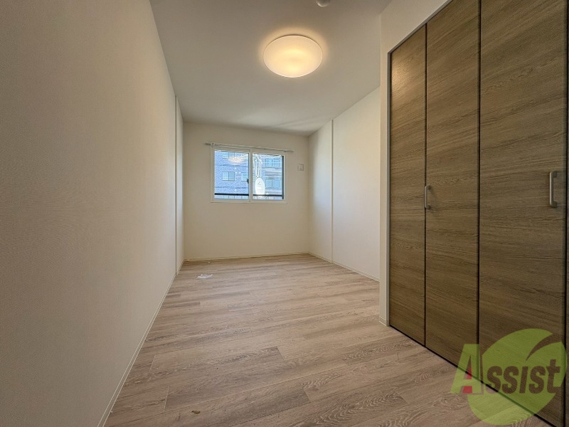 その他部屋・スペース　こちらのお部屋は光が差し込む、温かみのあるお部屋です。