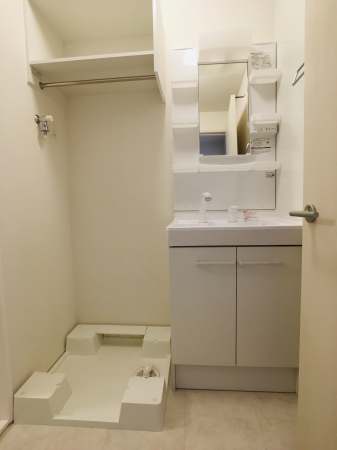 洗面設備　スペースが確保できる洗面所です