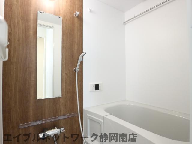 バス・シャワールーム　ゆったり過ごせるお風呂です