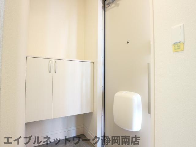 玄関　収納もある玄関です