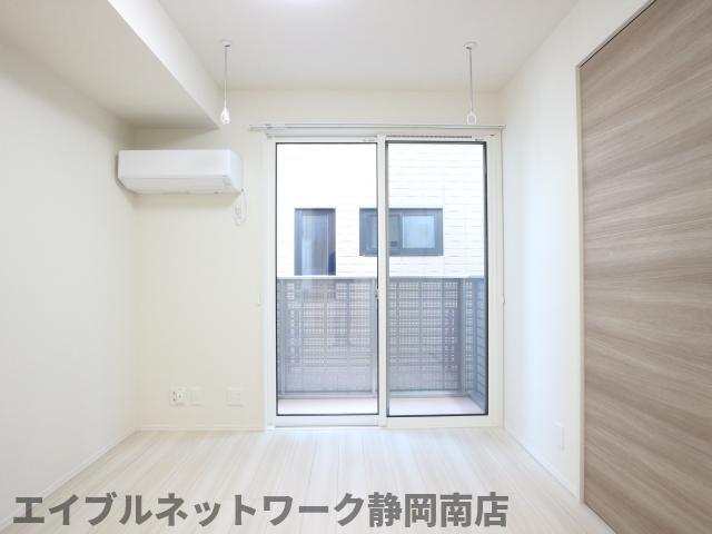 居室・リビング　ゆったり過ごせる居間です