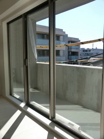 バルコニー　同マンション別部屋