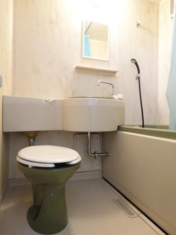 バス・シャワールーム　お掃除しやすい☆洗面台付き３点ユニットです☆