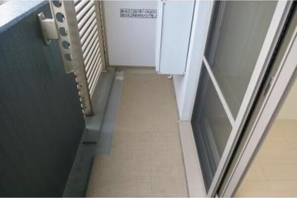 バルコニー　※写真は同じマンションの違う部屋のものになります。