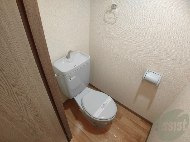トイレ　こちらはトイレです。清潔感があり、安心して使用できます。