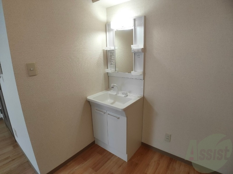 洗面設備　洗面台。身支度にはかかせないですよね～。