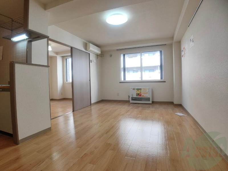 居室・リビング　９．６帖のＬＤＫです。広々として、きれいですね。