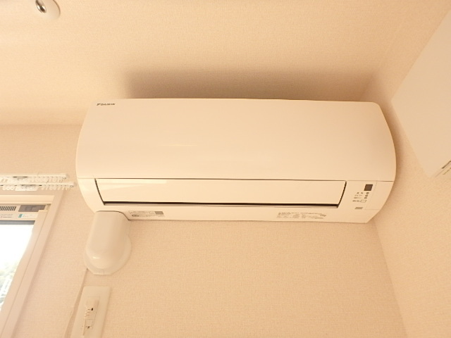 その他設備　エアコンはリビングに設置されています