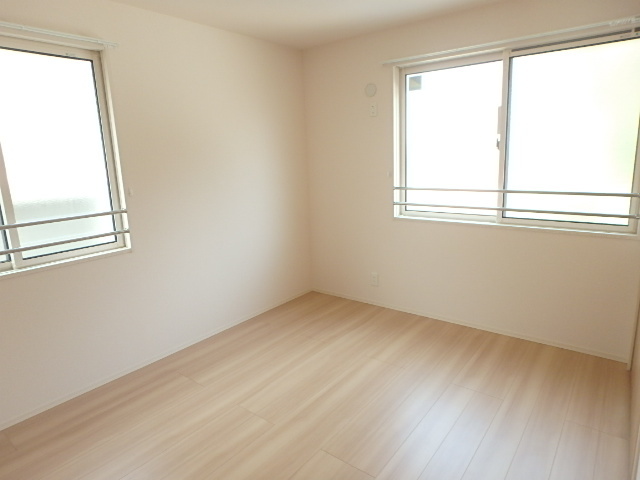 その他部屋・スペース　２面採光・クローゼット収納付の洋室６．１帖