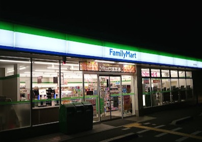 コンビニ　ファミリーマート 豊中岡町北店（コンビニ）まで683m
