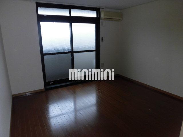 居室・リビング　エアコン・照明器具付きのお部屋です。