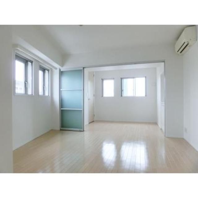 居室・リビング　写真は同タイプ住居です。