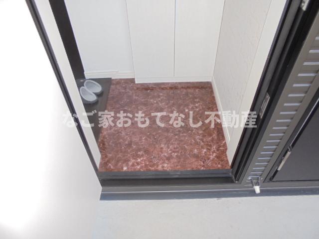 玄関　※写真は別号室