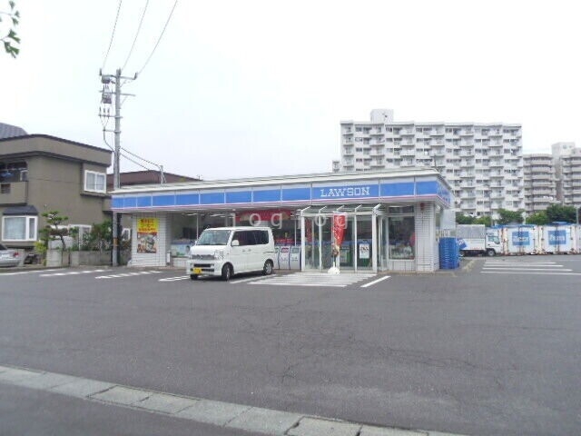 コンビニ　ローソン青森篠田店（コンビニ）まで857m