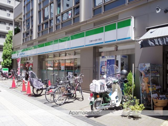 コンビニ　ファミリーマート（コンビニ）まで393m