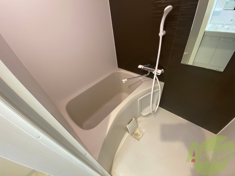 バス・シャワールーム　お風呂になります。一日の疲れを癒してくださいね。