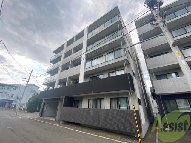 建物外観　札幌市中央区北７条西「カーサ・フォレスト北円山」