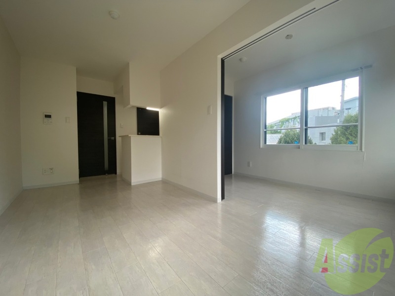 居室・リビング　広くてキレイなお部屋が広がっていて、充実した生活が送れそう。