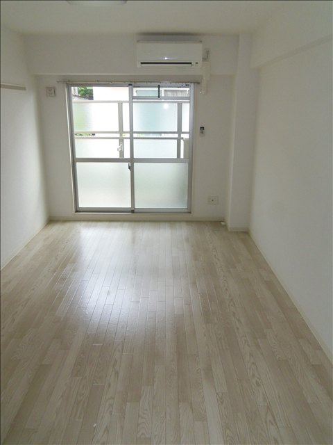 居室・リビング　こちらのリビングで趣味の時間をお楽しみください