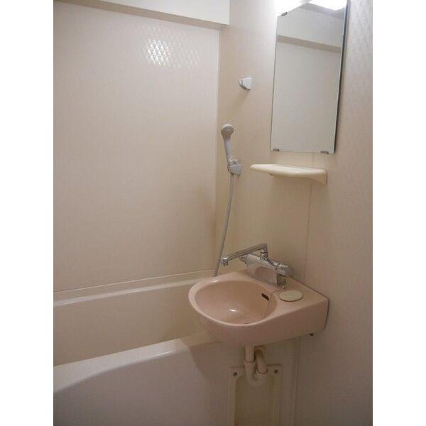 バス・シャワールーム　キレイにリフォームされています！