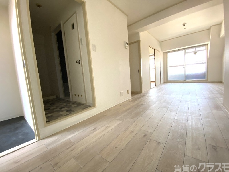 居室・リビング　白を基調にした明るいお部屋です。