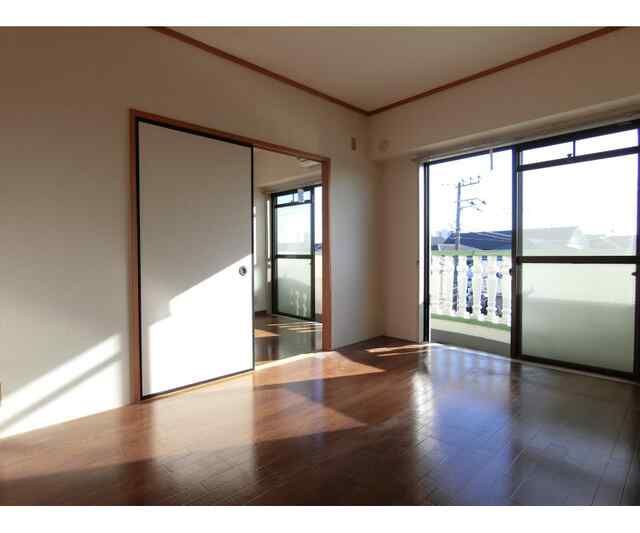 居室・リビング　別号室参考写真(反転)