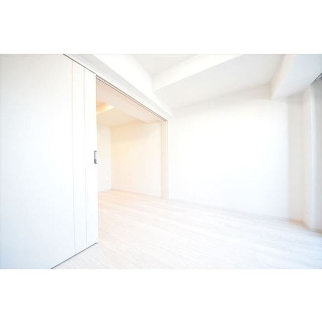 居室・リビング　※別部屋の参考写真です。