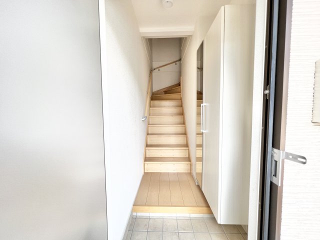 玄関　※同タイプ参考写真