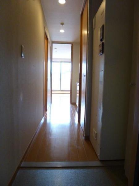 玄関　別部屋の参考写真です。現況有姿