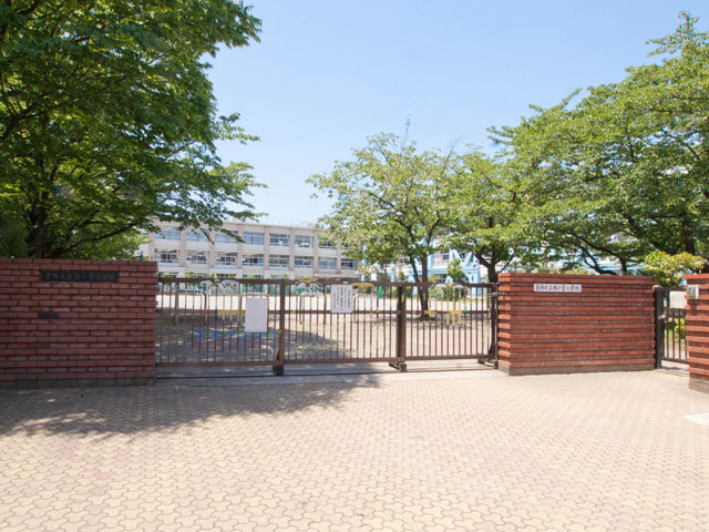 小学校　葛飾区立西小菅小学校（小学校）まで218m