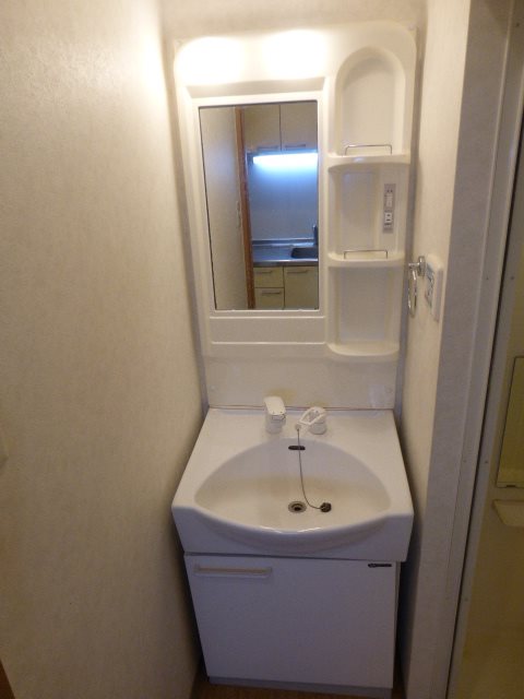 洗面設備　※同タイプの他のお部屋です