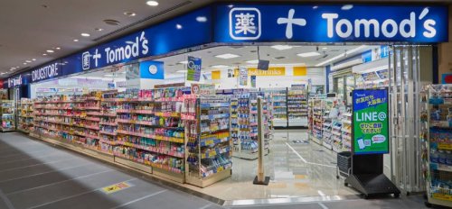 ドラックストア　トモズ 東京オペラシティ店（ドラッグストア）まで1444m