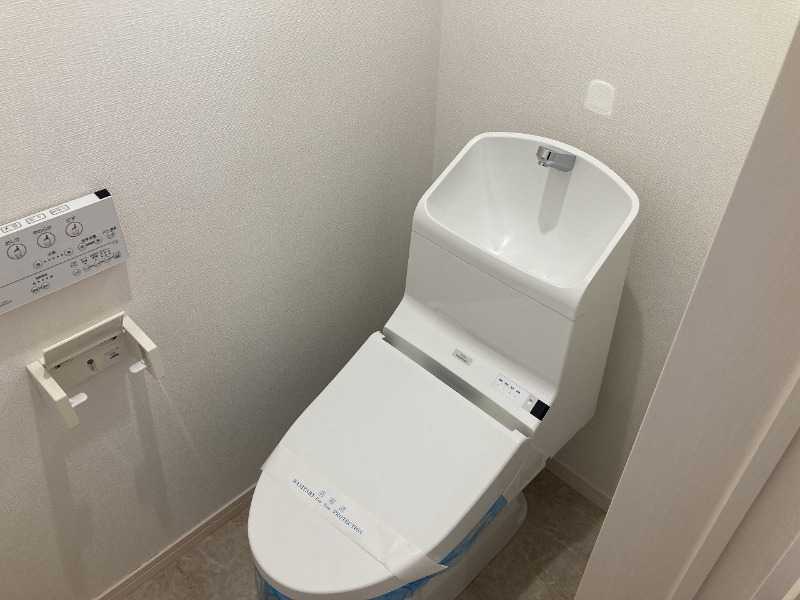 トイレ　※別号室の写真となります。