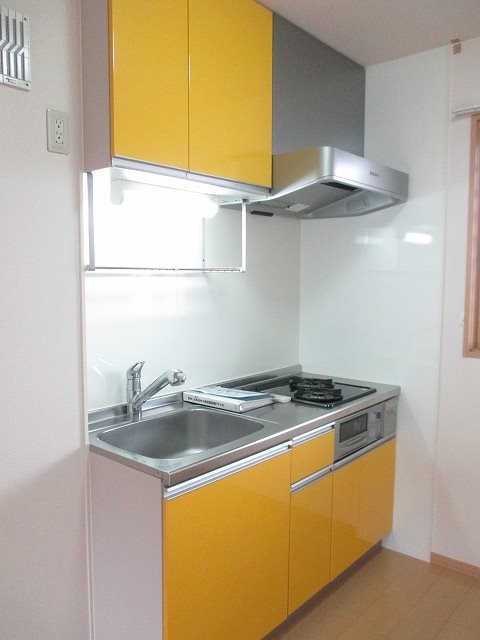キッチン　黄色のオシャレなシステムキッチン