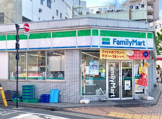 コンビニ　ファミリーマート 平井三丁目店（コンビニ）まで48m