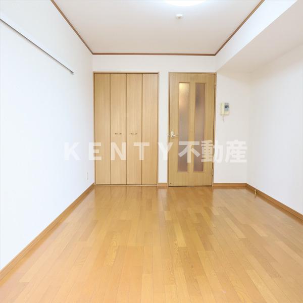 その他部屋・スペース　開放的な寝室です