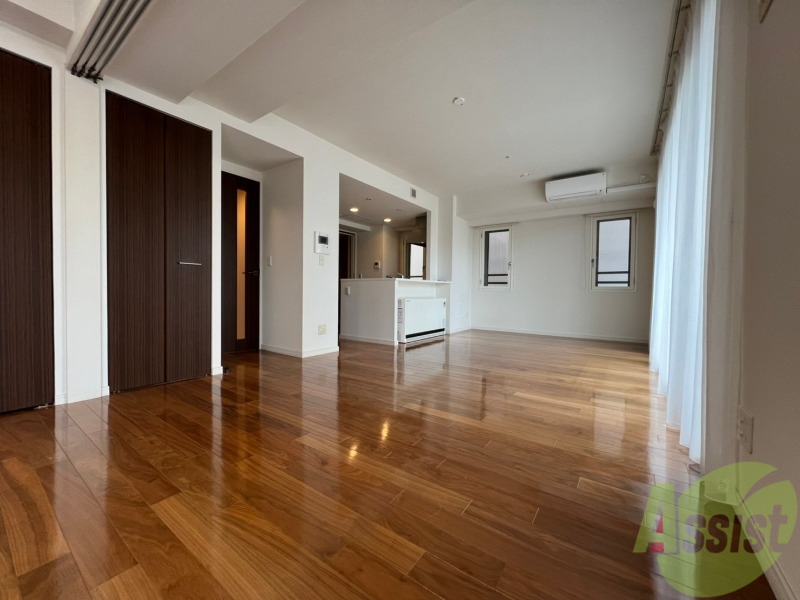 居室・リビング　広くてキレイなお部屋が広がっていて、充実した生活が送れそう。