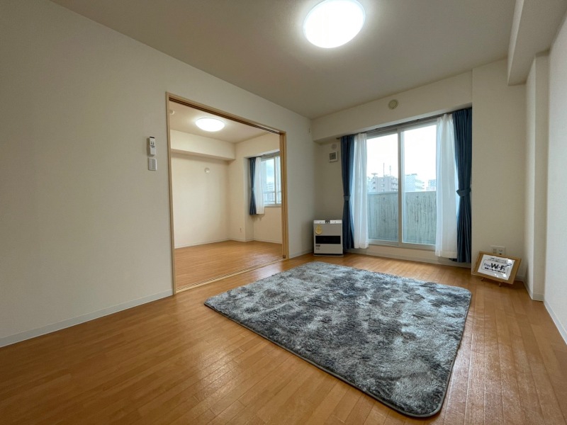 居室・リビング　広くてキレイなお部屋が広がっていて、充実した生活が送れそう。