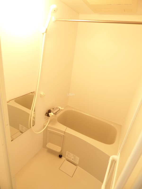 バス・シャワールーム　違うお部屋の写真です。ご参考までに