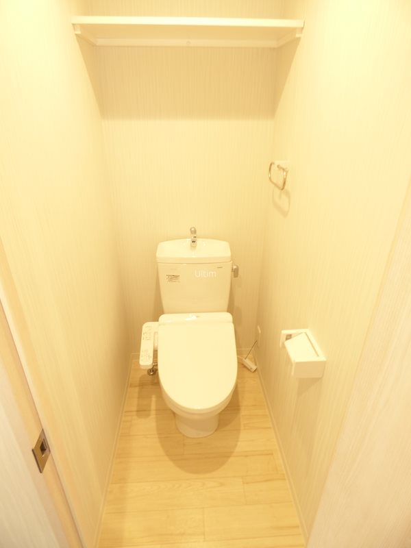 トイレ　違うお部屋の写真です。ご参考までに