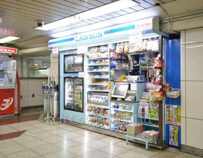 コンビニ　ローソンメトロス九段下店（コンビニ）まで429m