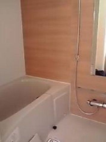 バス・シャワールーム　広めの浴室です。（追い焚き付）