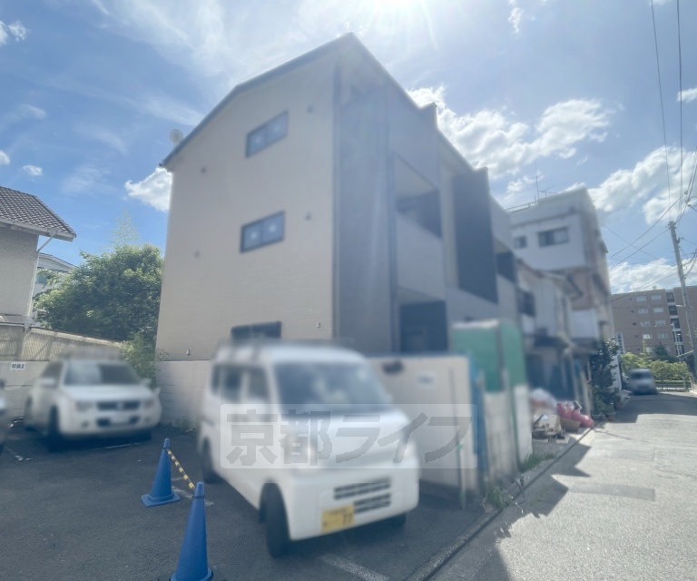 建物外観　・建築中