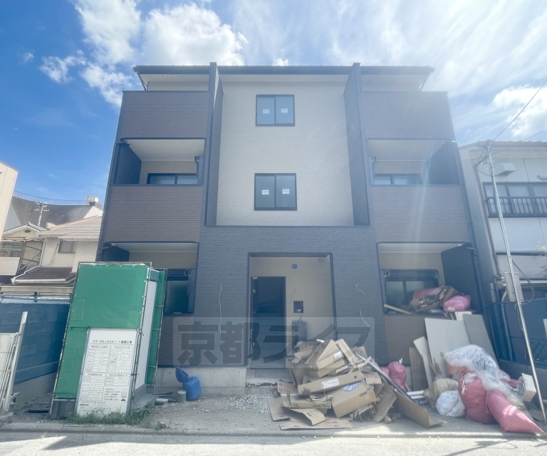 建物外観　・建築中