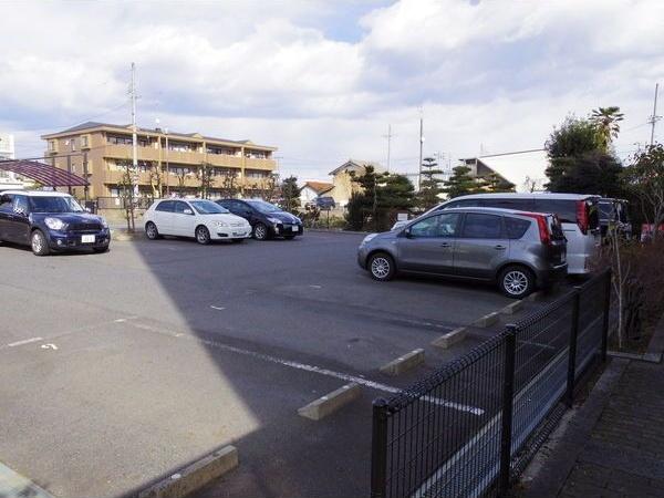 駐車場　駐車場